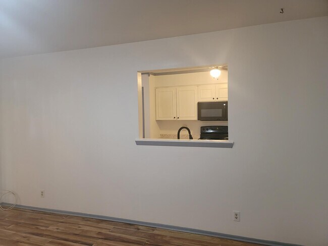 Foto del edificio - 7945 Habersham Ln