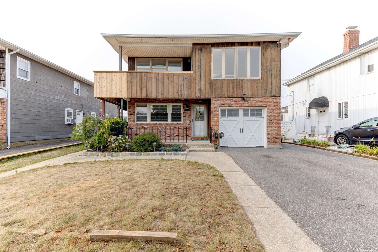 263 W Walnut St Unit upper, Long Beach, NY 11561 Apartment for Rent