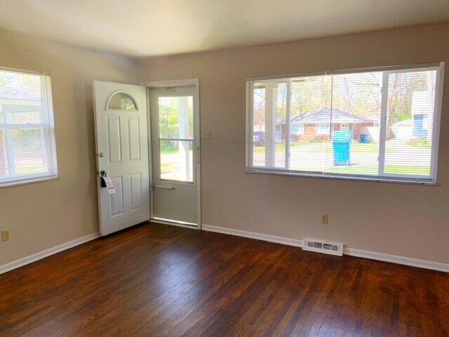 Foto del edificio - 4653 Crestview Ave