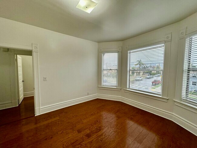 Building Photo - 600 East 29th Street, Unit 600