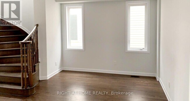Building Photo - 366 Cloyne Cres