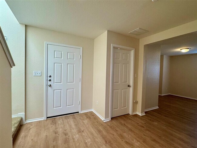 Foto del edificio - 291 Gina Dr