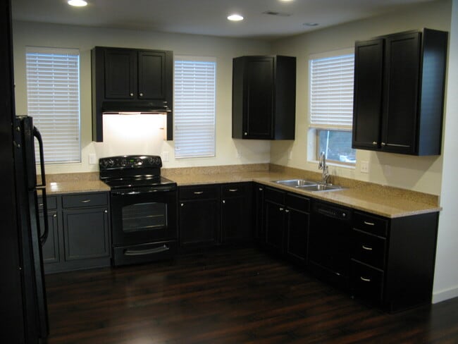 Building Photo - 2420 Uinta St