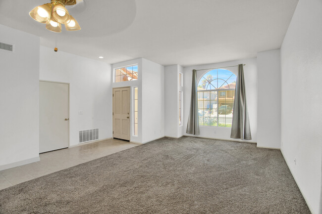 Foto del edificio - 40170 Tanager Cir