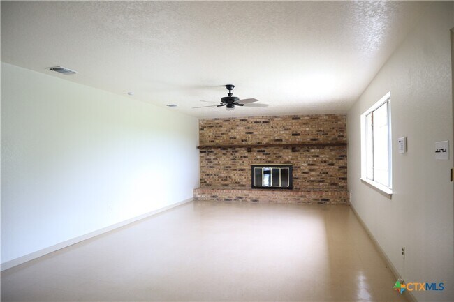 Foto del edificio - 707 Old Seguin Luling Rd