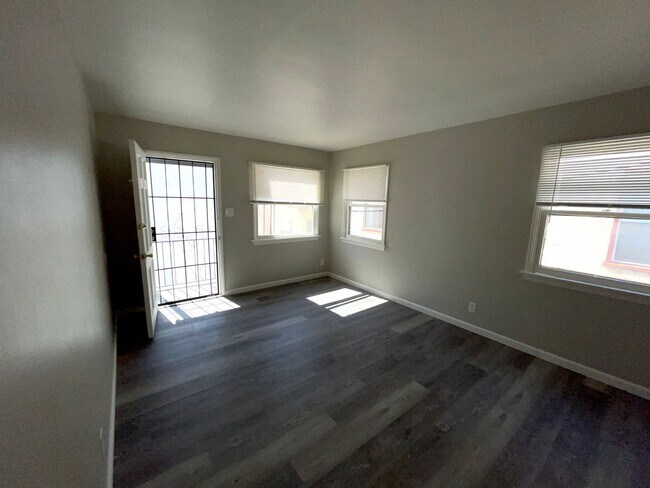 Foto del edificio - Nice 1B/1B in South Wrigley available now!