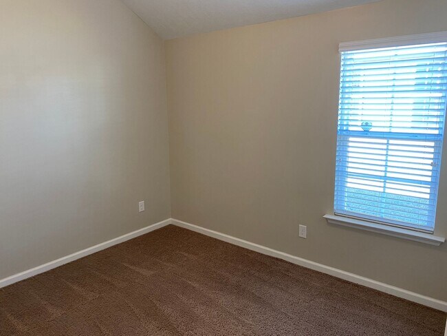 Building Photo - 2022 Hatton Ct