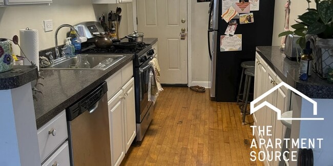 Building Photo - 724 W Roscoe St