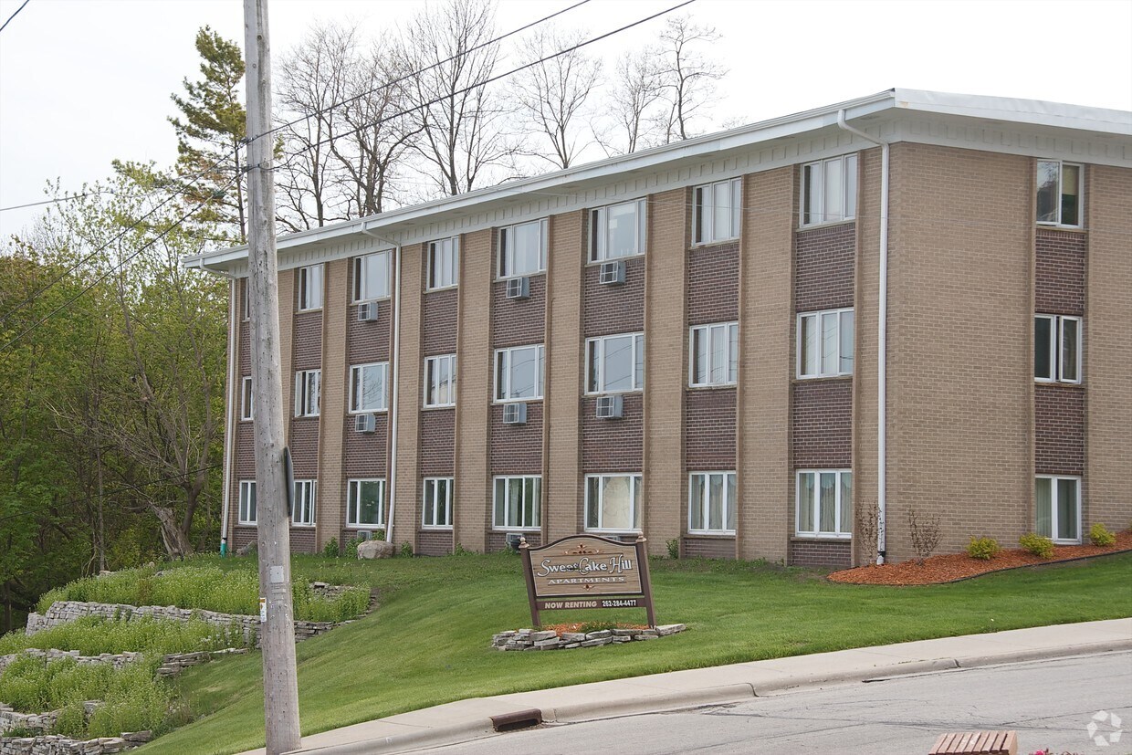 Primary Photo - Sweet Cake Hill Apartments