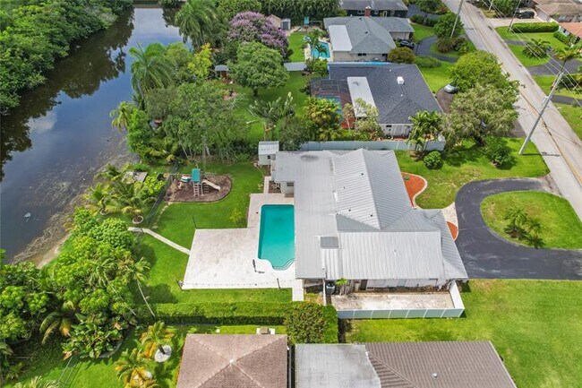 Foto del edificio - 1120 E Tropical Way