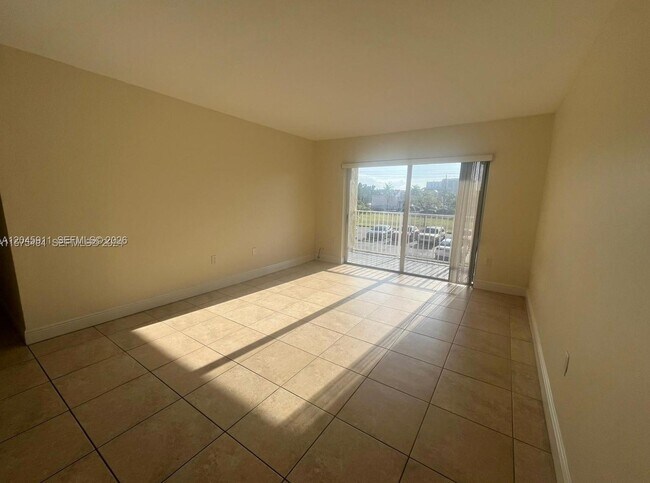 Foto del edificio - 5112 NW 79th Ave