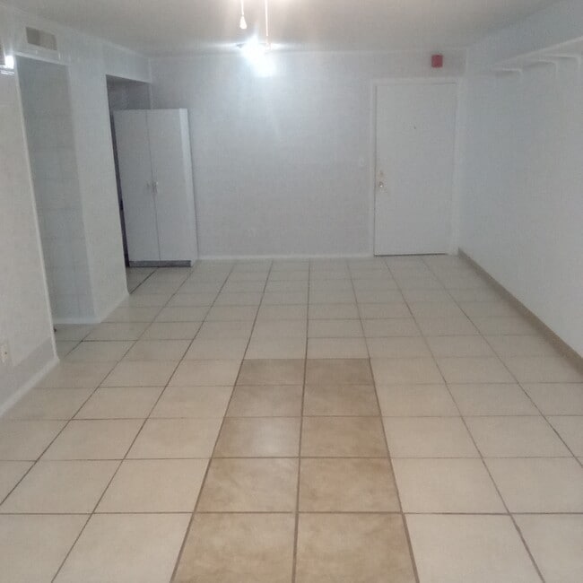 Liv Room - 230 Columbia Dr