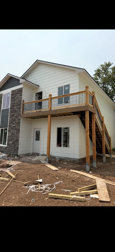 Building Photo - 422 W Mike St