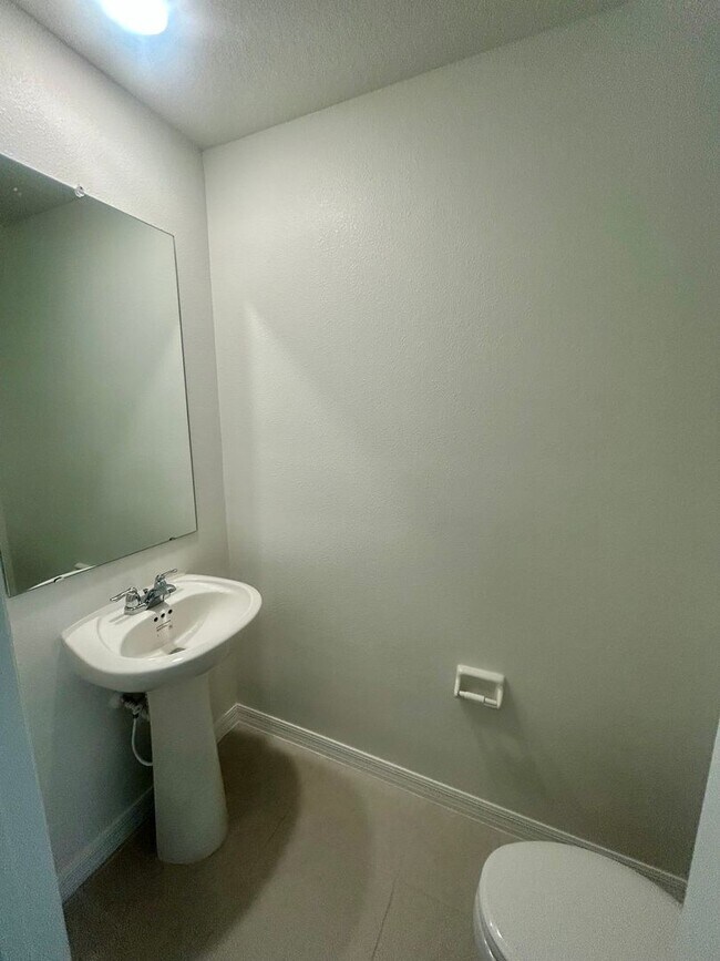 Foto del edificio - Stylish Townhome in the Heart of Ruskin – ...