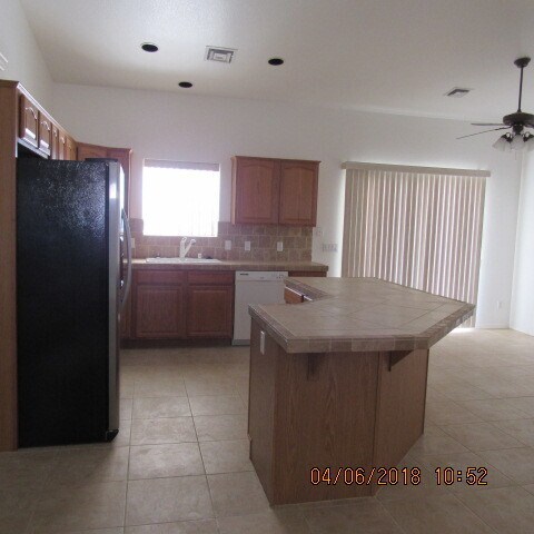 Foto del edificio - 3 Bedroom 2 Bath 3 Car Garage