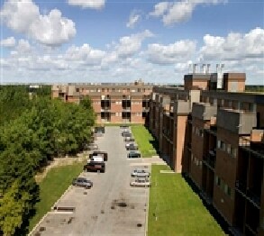 Photo du bâtiment - 7170 Darcel Ave