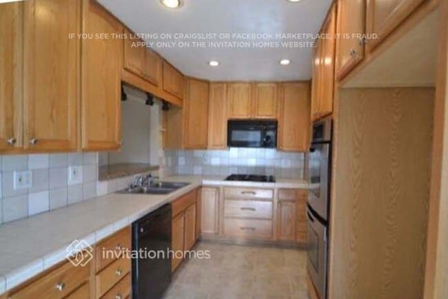 Building Photo - 16 La Cienega Pl