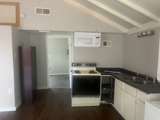 Foto del edificio - 1 Bed 1 Bath Close to Tech Move in Ready!