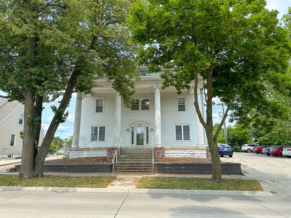 Primary Photo - 2717 West Street