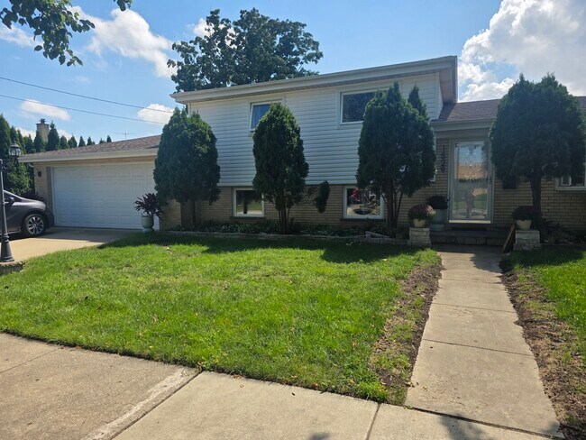 Foto del edificio - 1529 E Lincoln Ave
