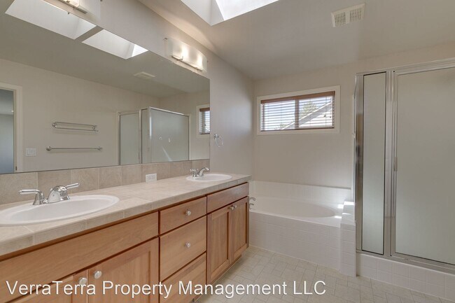 Foto del edificio - 3 br, 2.5 bath House - 19112 NE 64th Way