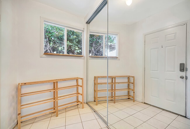 Building Photo - 15157 Valleyheart Dr