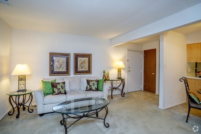 1BR, 1BA - 676 SF Model - Willows on Weidman Apartments