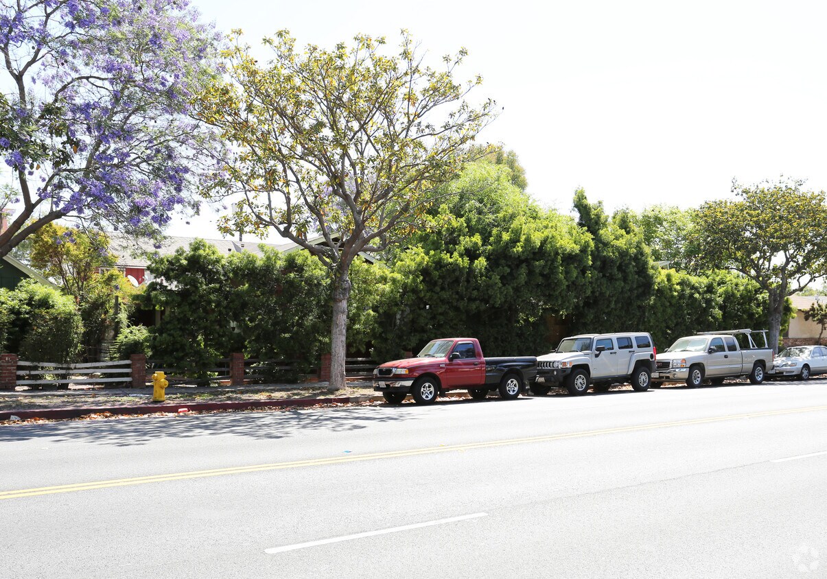 Building Photo - 3834-3842 1/2 Sawtelle Blvd
