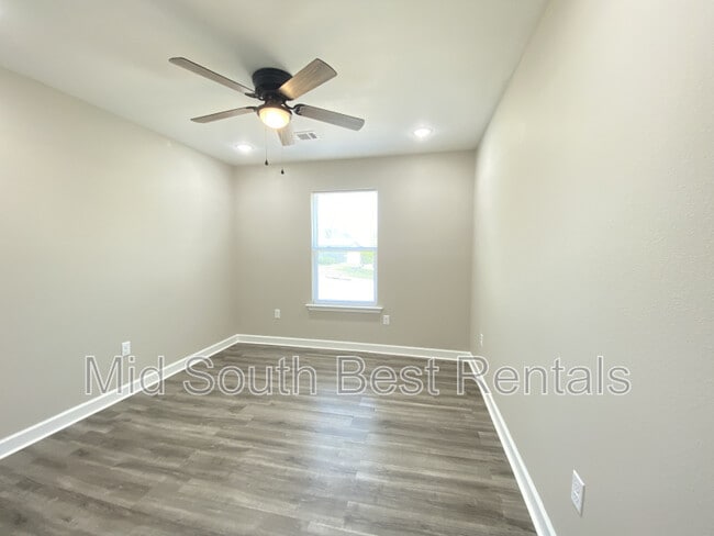 Building Photo - 5215 Nelson Dr