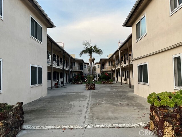Foto del edificio - 725 Larch St