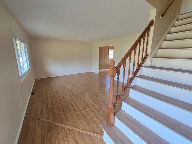 Building Photo - Freshly painted throughout is this 4-bedro...