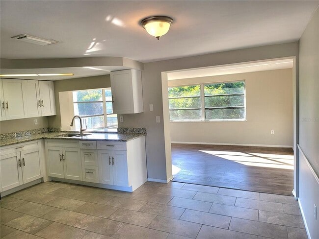 Building Photo - 4004 Grayton Dr