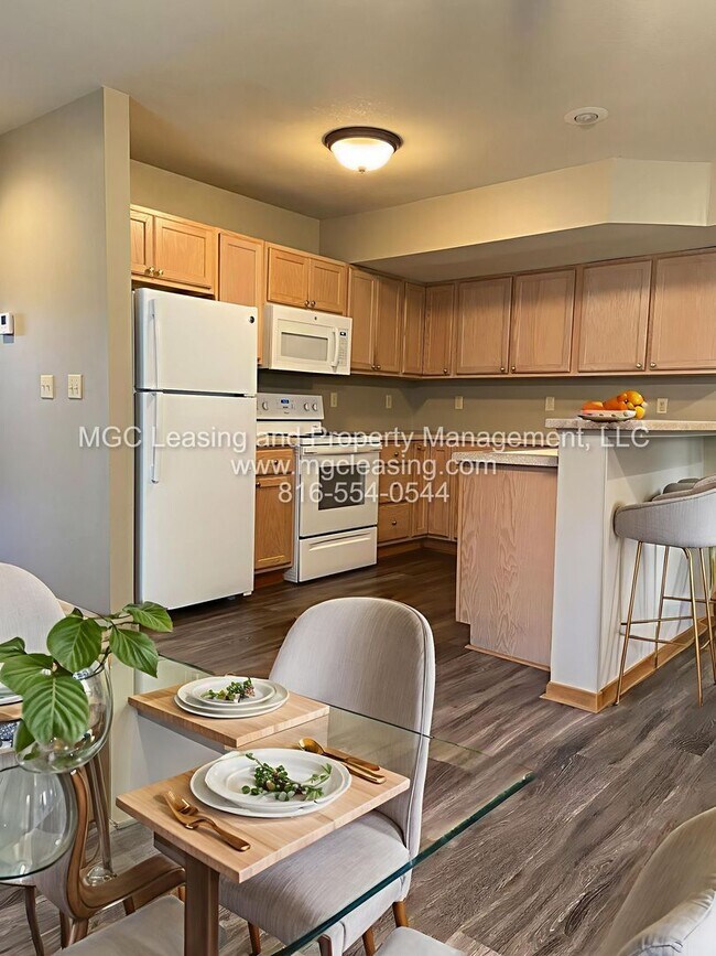 Foto del edificio - 707-709 SE Summit Ave