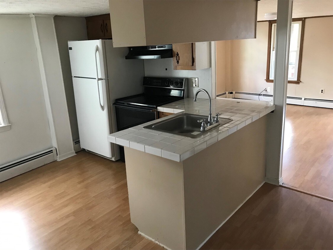 45 Common St Unit 201, Saco, ME 04072 Room for Rent in Saco, ME