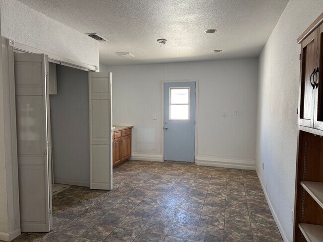 Building Photo - 879 Baywood Way