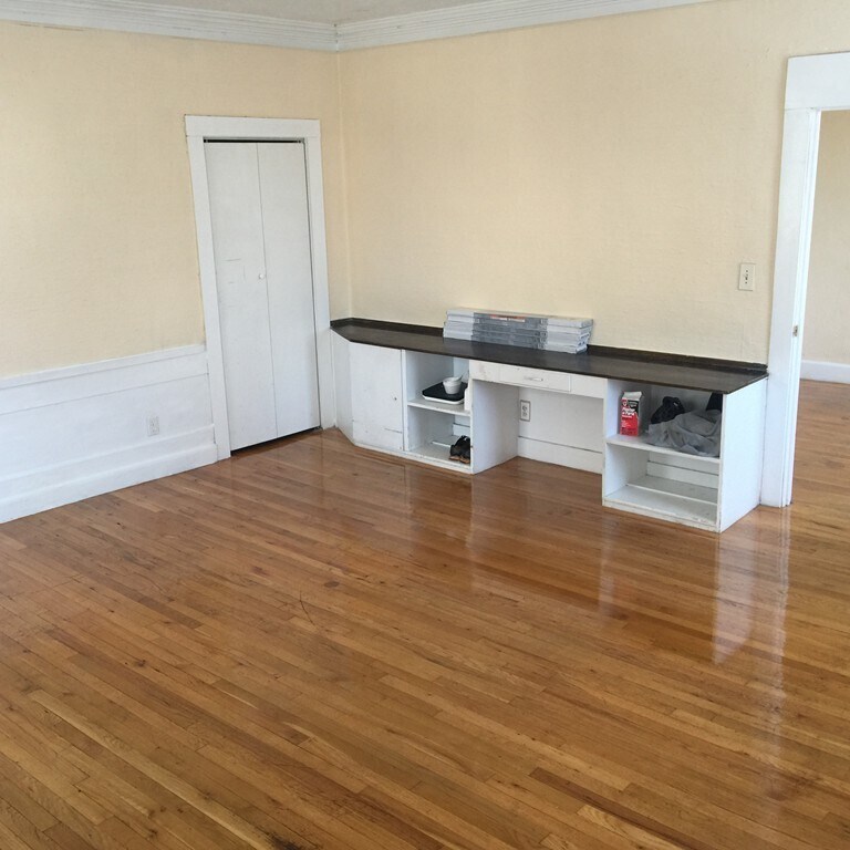 15 Seaver St Unit 2F, Stoughton, MA 02072 Room for Rent in Stoughton