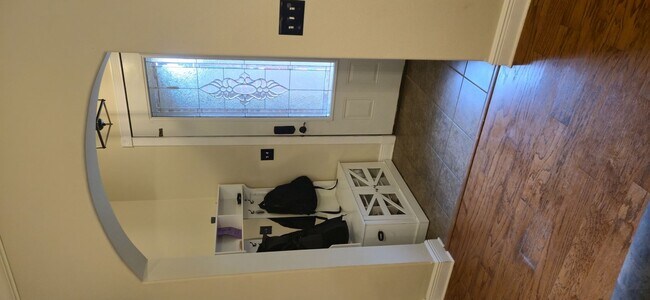 Building Photo - Spacious 4BR House in Leesville