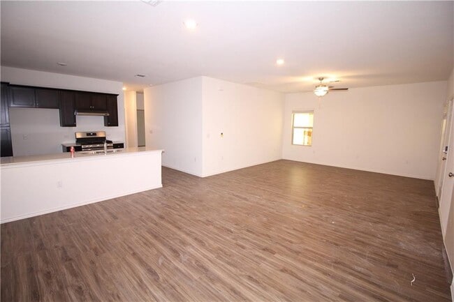 Building Photo - 3401 Breckenridge Dr