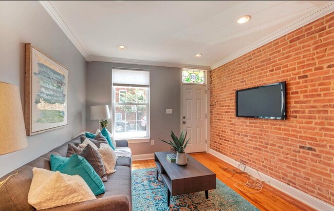 Foto del edificio - 2 BR 2 BA Townhome with Multi-level Rooftop Deck