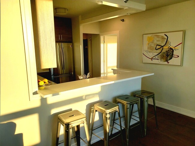 Open Kitchen - 400 N La Salle Dr