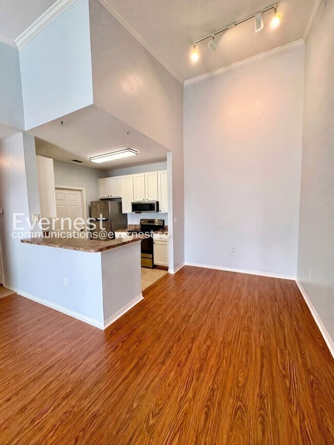 Foto del edificio - 10123 Courtney Palms Blvd