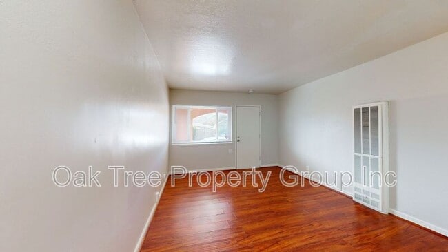 Building Photo - 945 S 45th St