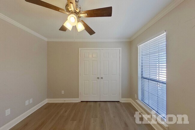 Building Photo - 7724 Grassland Dr