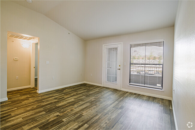 2BR, 2BA - 920SF - Austin Crest Apartments