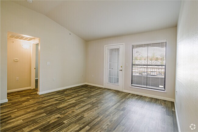 2HAB, 2BA - 920 ft - Austin Crest