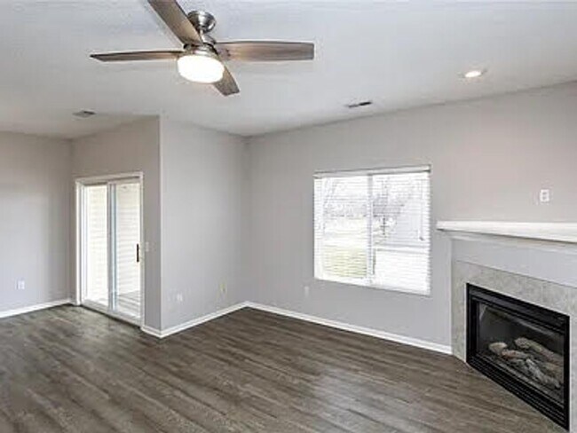 Foto del edificio - Move-in ready 3 bedroom, 2 bathroom Condo ...