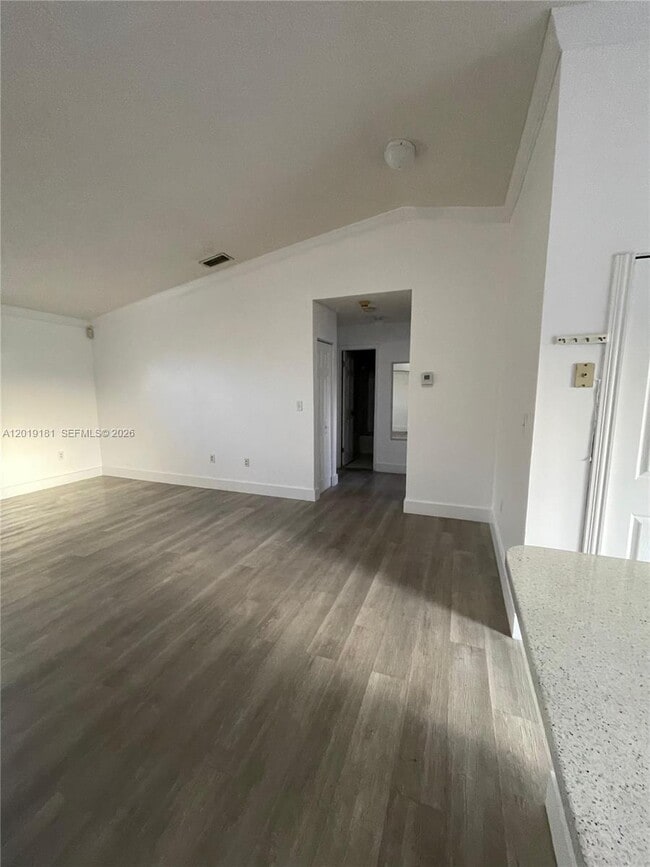 Foto del edificio - 3375 W 76th St