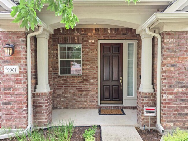 Building Photo - 9901 Bundoran Dr