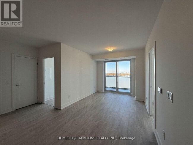 Photo du bâtiment - 2545 Simcoe St N