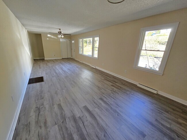 Foto del edificio - 609 Memorial Dr Ext